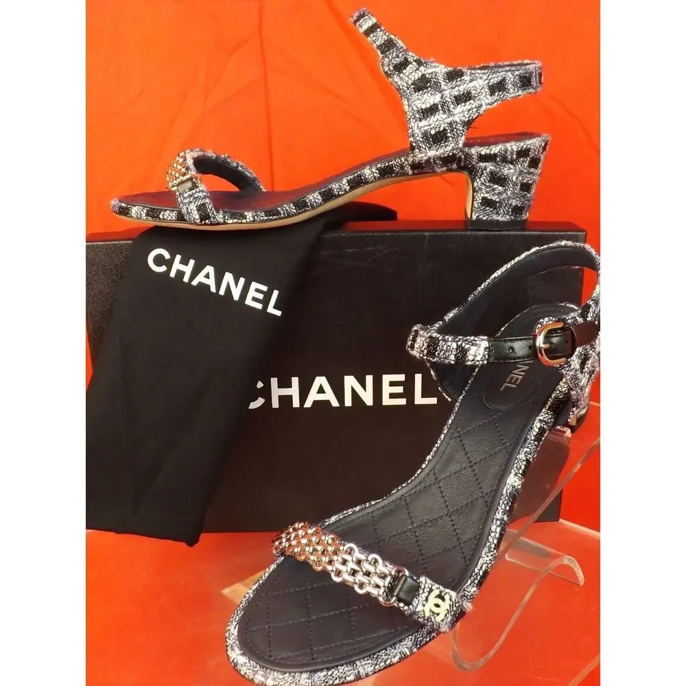 CHANEL G31705 BLUE TWEED GOLD CHAIN CC PEARL LOGO SANDALS LOW HEEL PUMPS 39.5 9